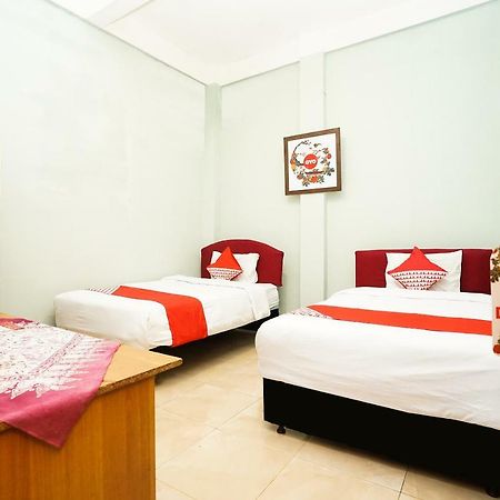 Kartika Syariah Homestay By Stayku سورابايا المظهر الخارجي الصورة