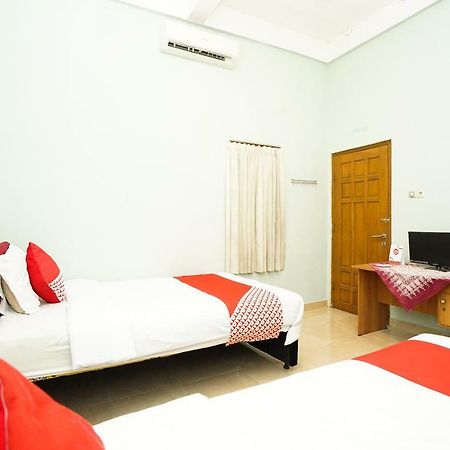 Kartika Syariah Homestay By Stayku سورابايا المظهر الخارجي الصورة