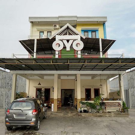 Kartika Syariah Homestay By Stayku سورابايا المظهر الخارجي الصورة