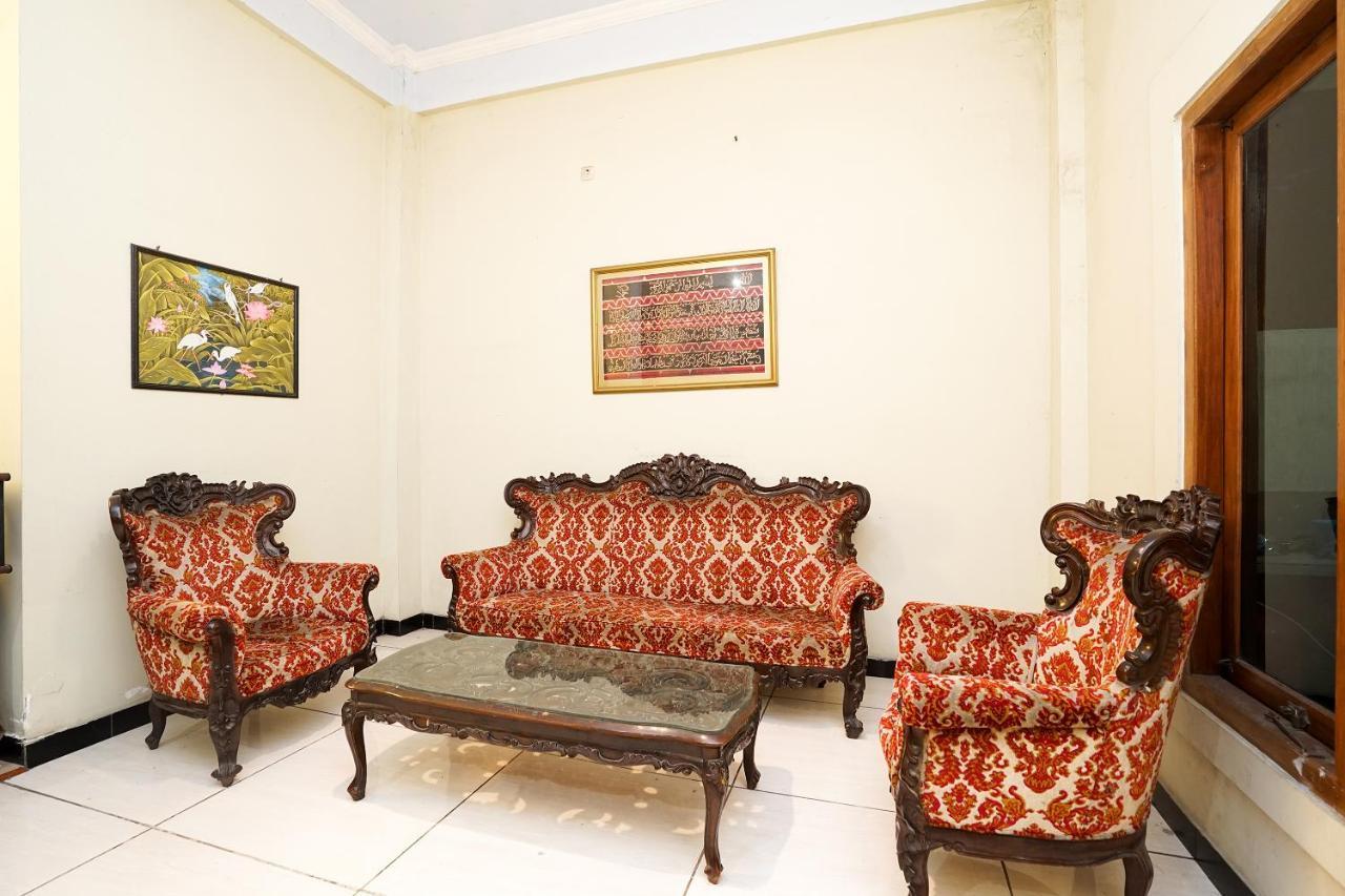 Kartika Syariah Homestay By Stayku سورابايا المظهر الخارجي الصورة