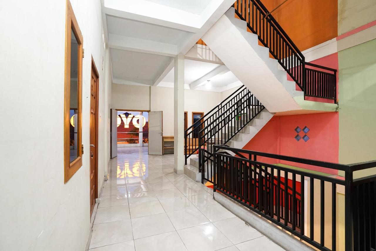 Kartika Syariah Homestay By Stayku سورابايا المظهر الخارجي الصورة