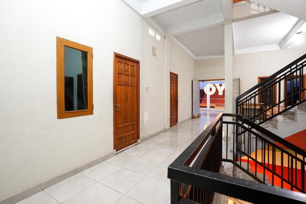Kartika Syariah Homestay By Stayku سورابايا المظهر الخارجي الصورة