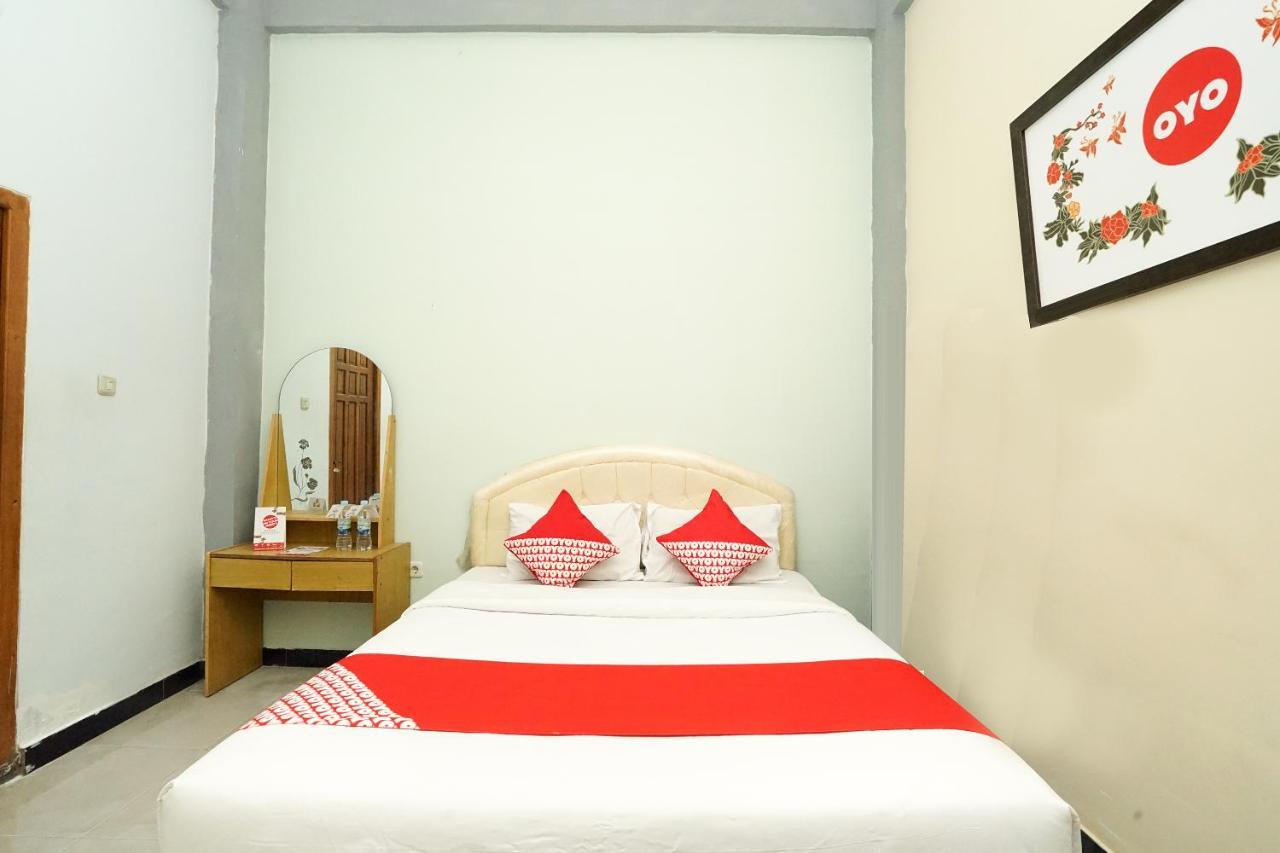 Kartika Syariah Homestay By Stayku سورابايا المظهر الخارجي الصورة
