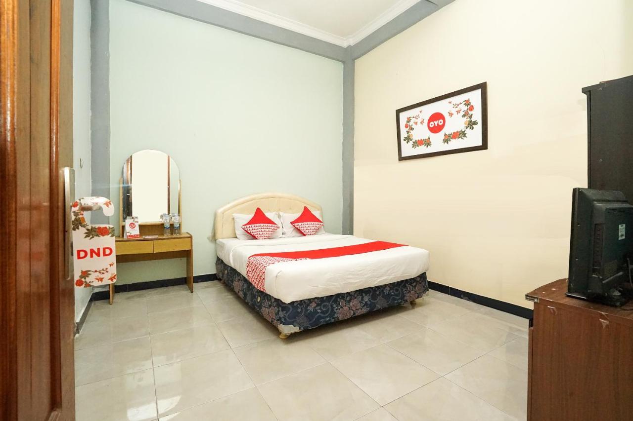 Kartika Syariah Homestay By Stayku سورابايا المظهر الخارجي الصورة