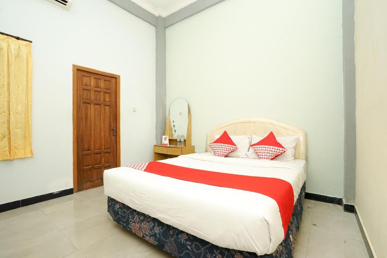 Kartika Syariah Homestay By Stayku سورابايا المظهر الخارجي الصورة