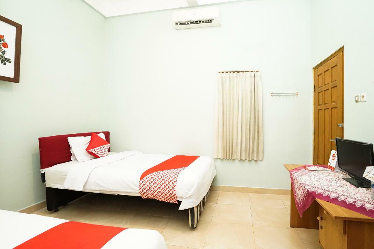Kartika Syariah Homestay By Stayku سورابايا المظهر الخارجي الصورة