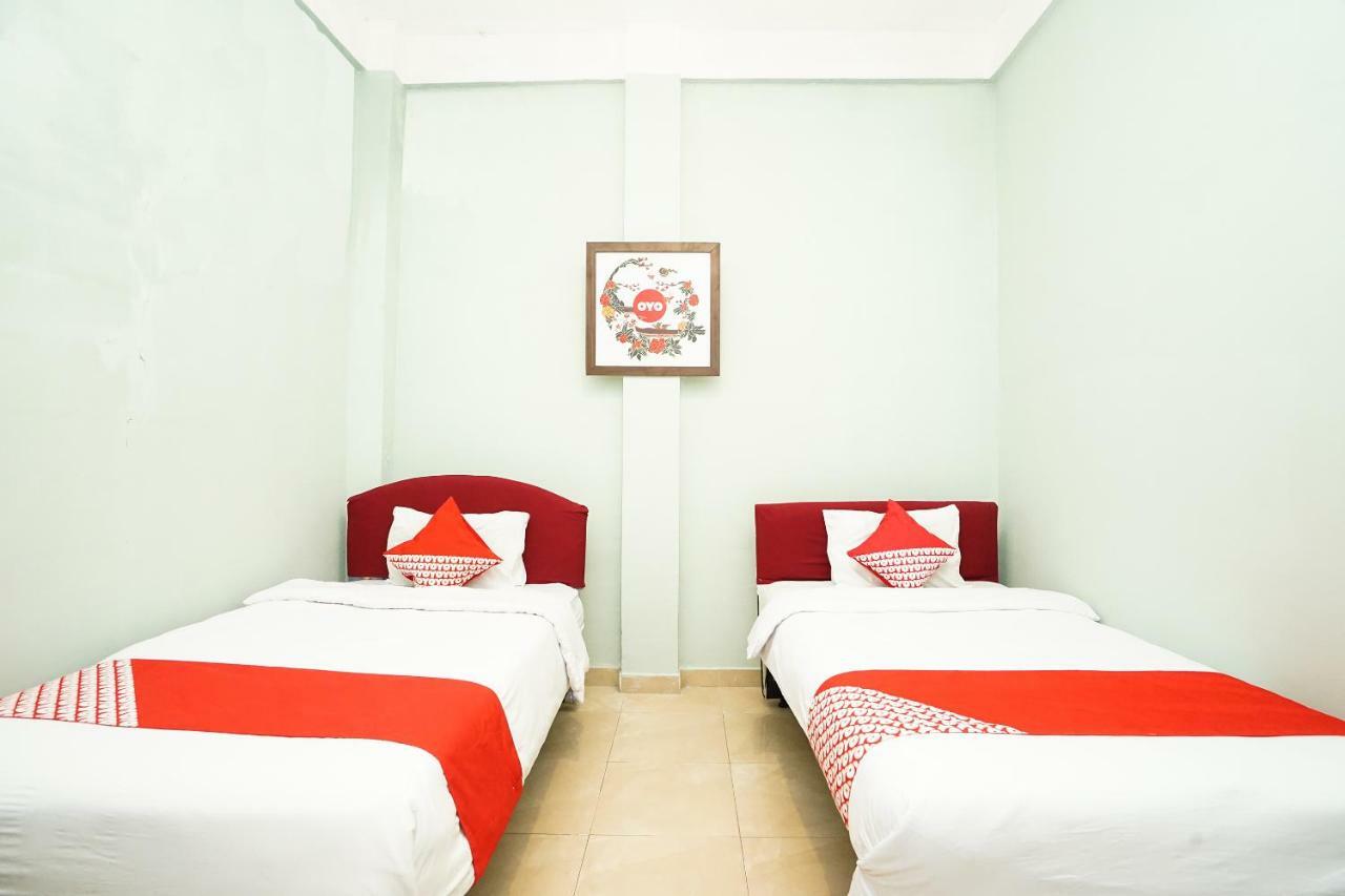 Kartika Syariah Homestay By Stayku سورابايا المظهر الخارجي الصورة