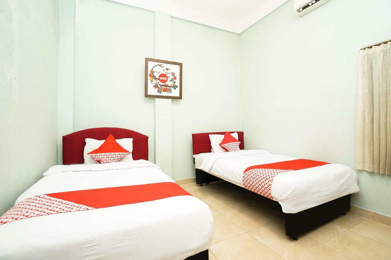 Kartika Syariah Homestay By Stayku سورابايا المظهر الخارجي الصورة