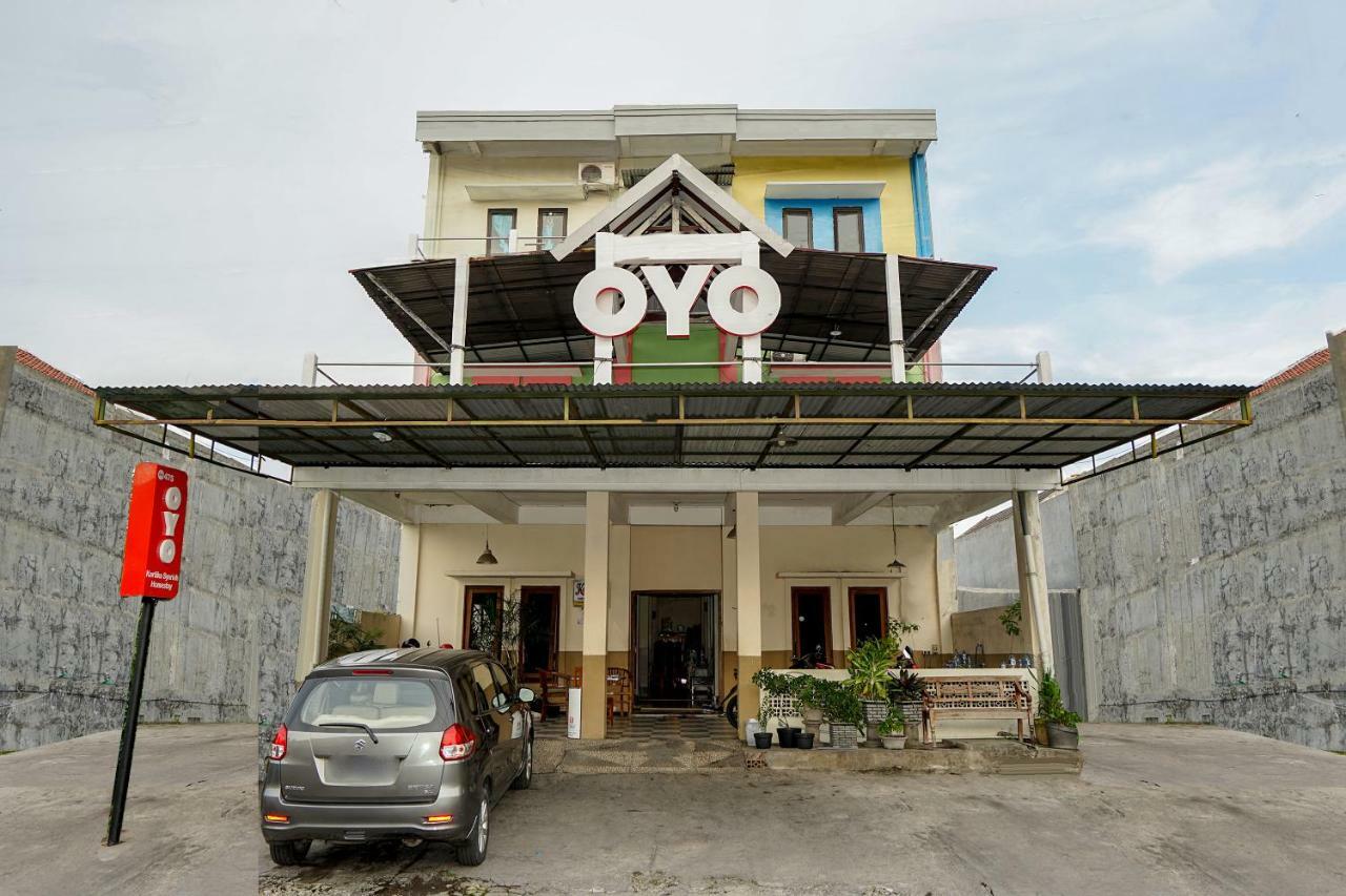Kartika Syariah Homestay By Stayku سورابايا المظهر الخارجي الصورة