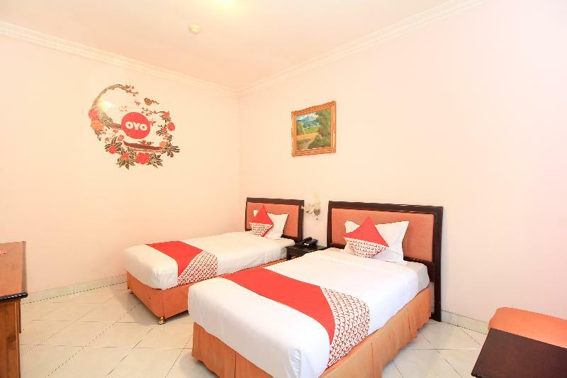 Kartika Syariah Homestay By Stayku سورابايا المظهر الخارجي الصورة