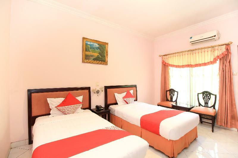 Kartika Syariah Homestay By Stayku سورابايا المظهر الخارجي الصورة